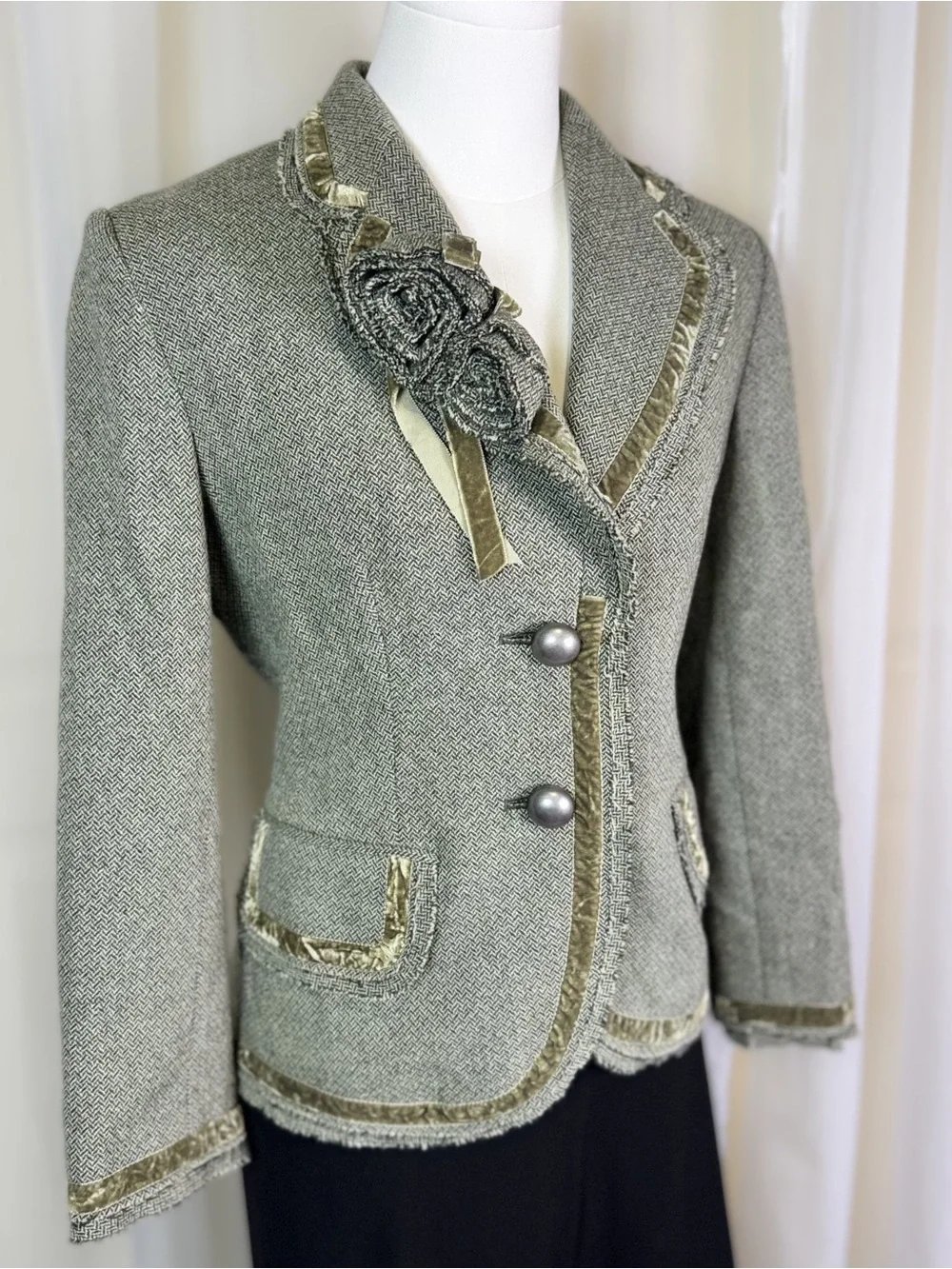 Banana Republic Wool Blazer w/ Velvet Trim + Floral Brooch tweed size 4 - Picture 14 of 14